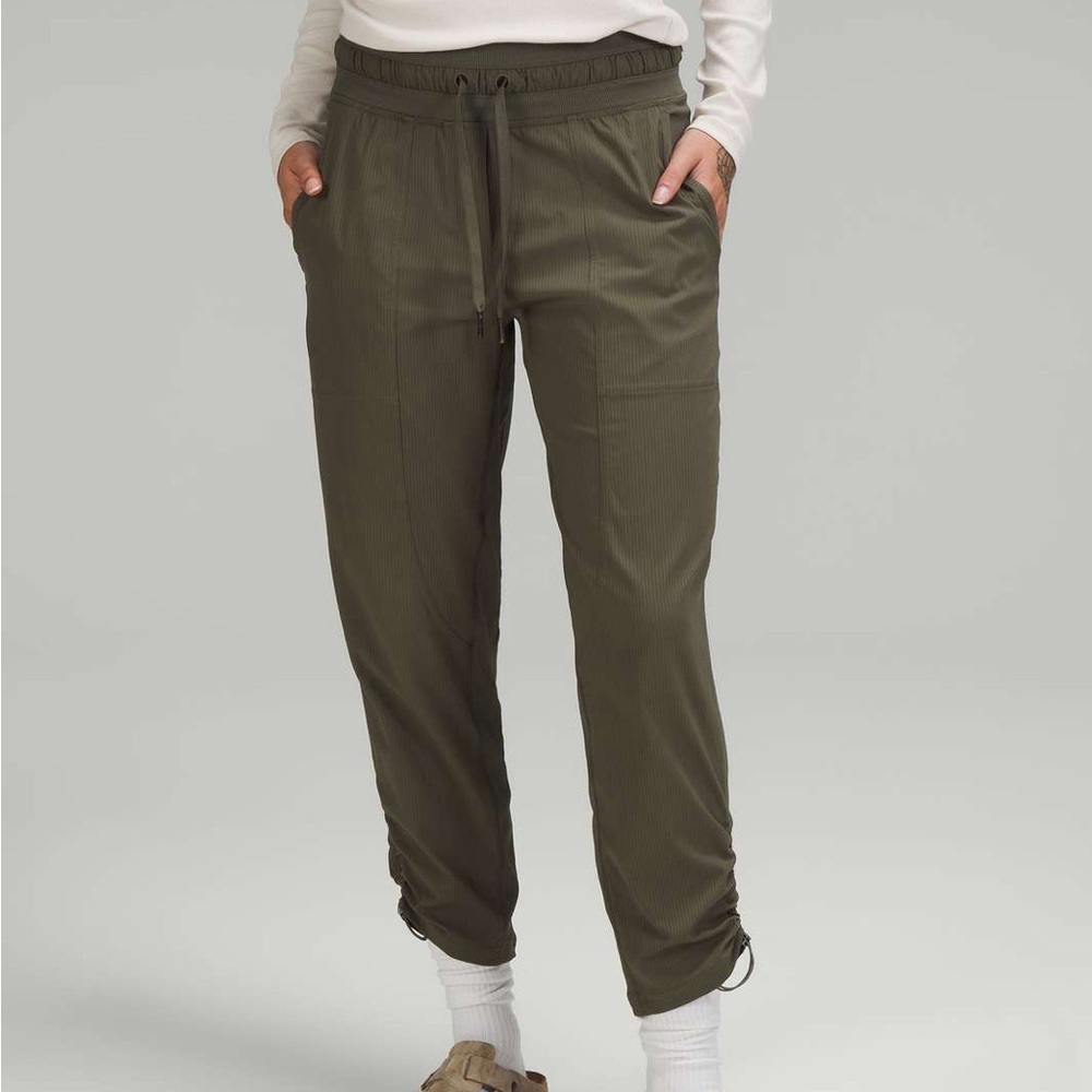 Lululemon Green Dance Studio Mid Rise Cropped Pant, Sz 2
